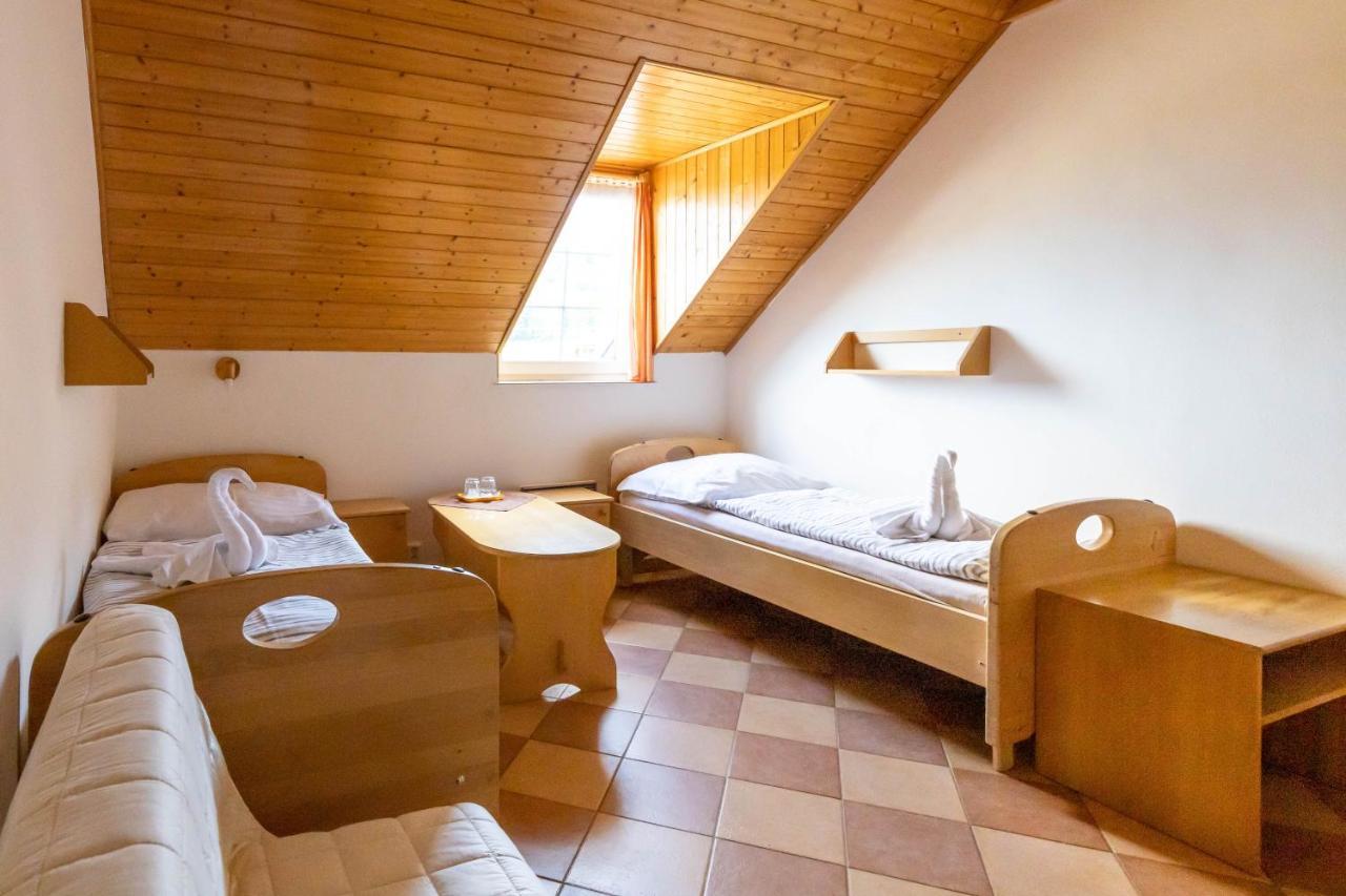 Horsky Hotel Rajska Bouda Malenovice  Экстерьер фото